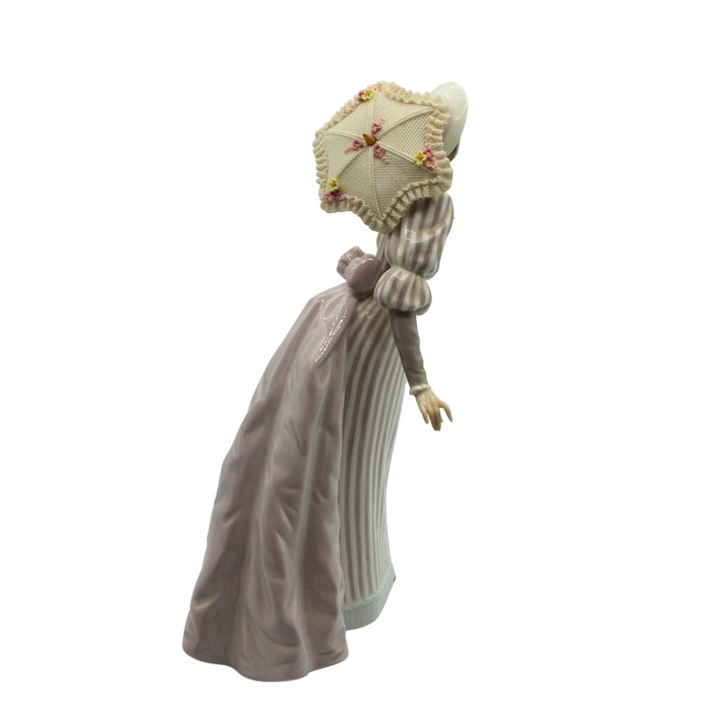 Lladró Figurine: 5324 English Lady
