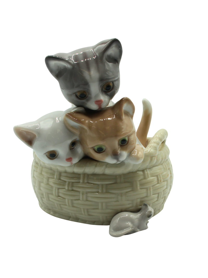 Lladró Figurine: 8693 Curious Kittens