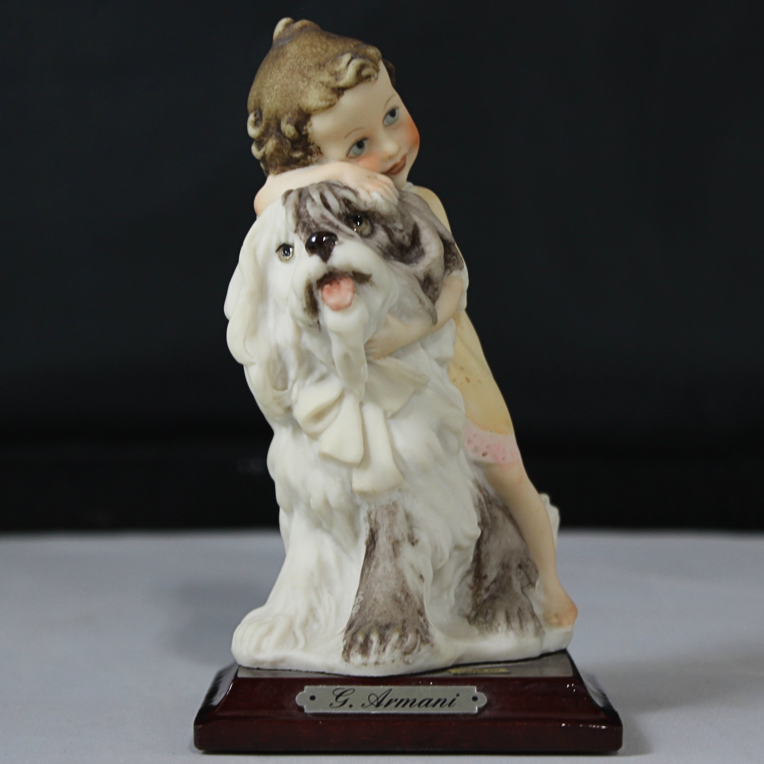 置物 g. Armani Giuseppe Armani DOG CHILDREN 1984 GIUSEPPE ARMANI FLORENCE GIRL HUGGING HER DOG FIGURINE