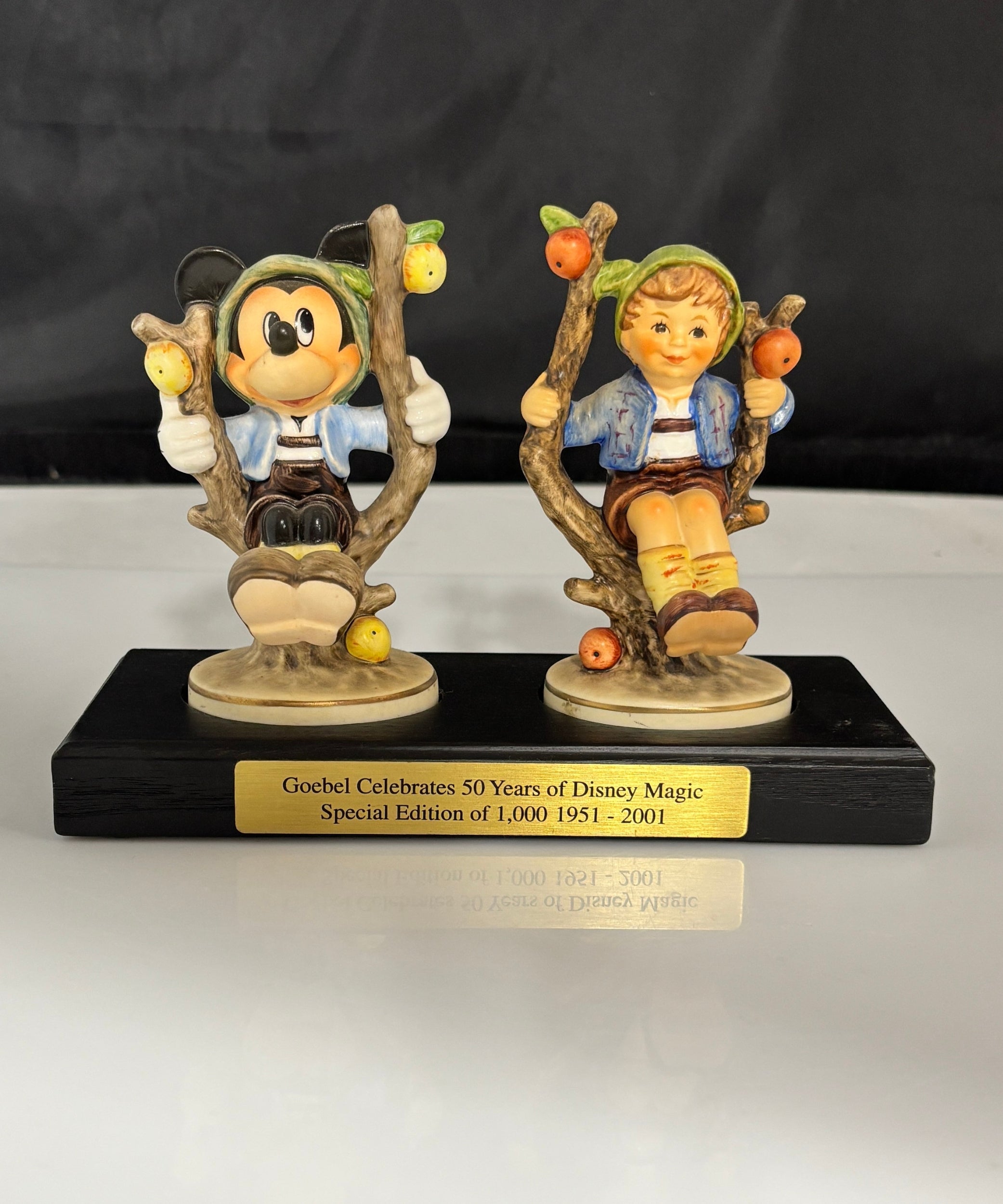 フンメル人形　Goebel 50th Anniversary Goebel Hummel 50 Years on the Apple Tree Figurine