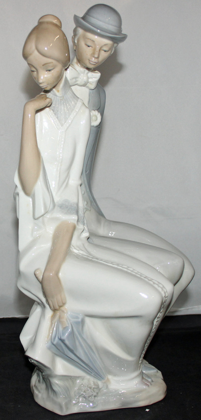 Lladró Figurine: 0208 Shy Love - Repaired