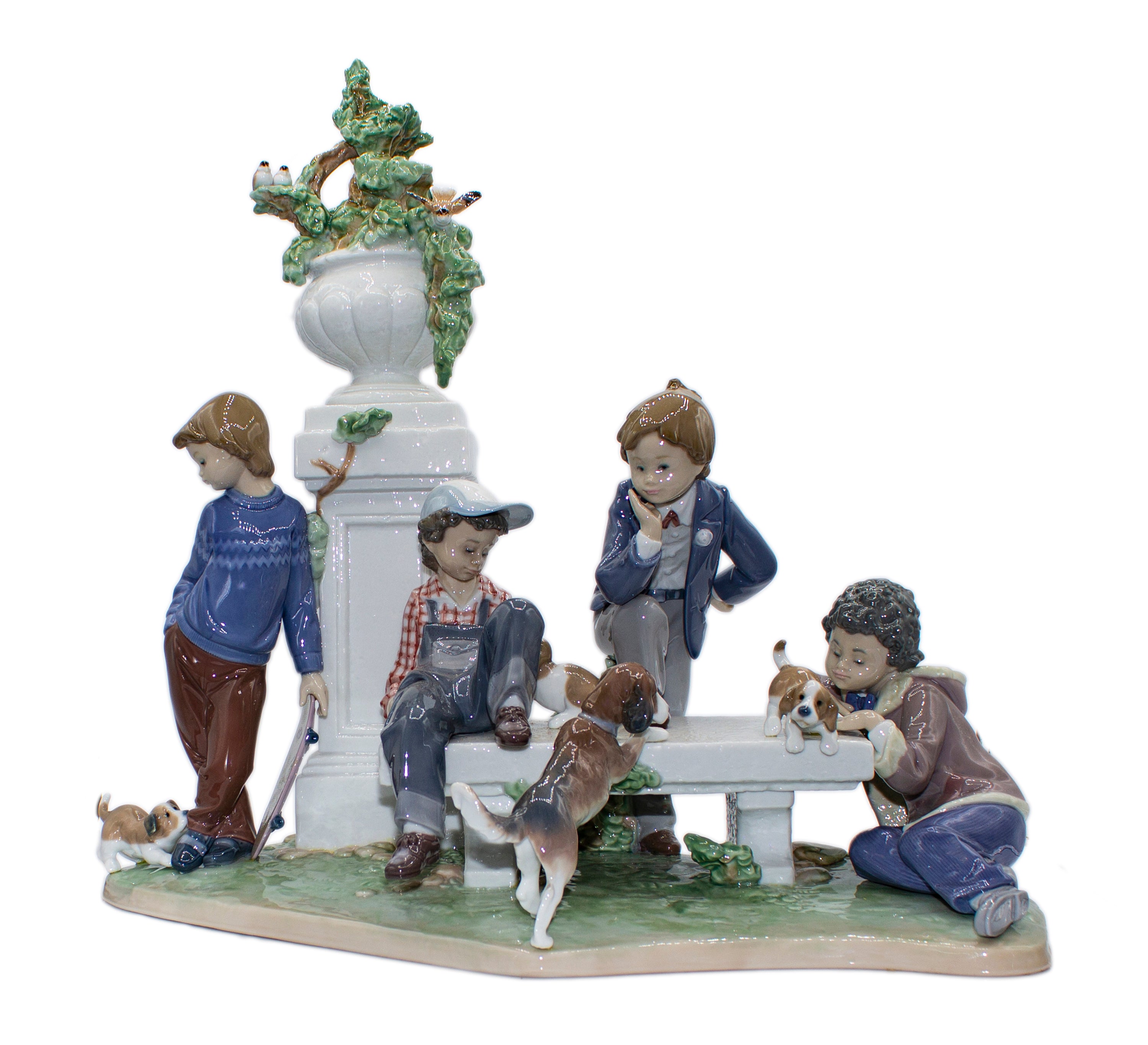 Lladró Figurine: 5539 Puppy Dog Tails