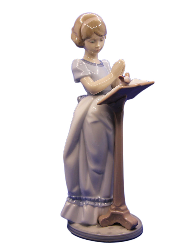 Lladró Figurine: 6584 Sunday Prayer