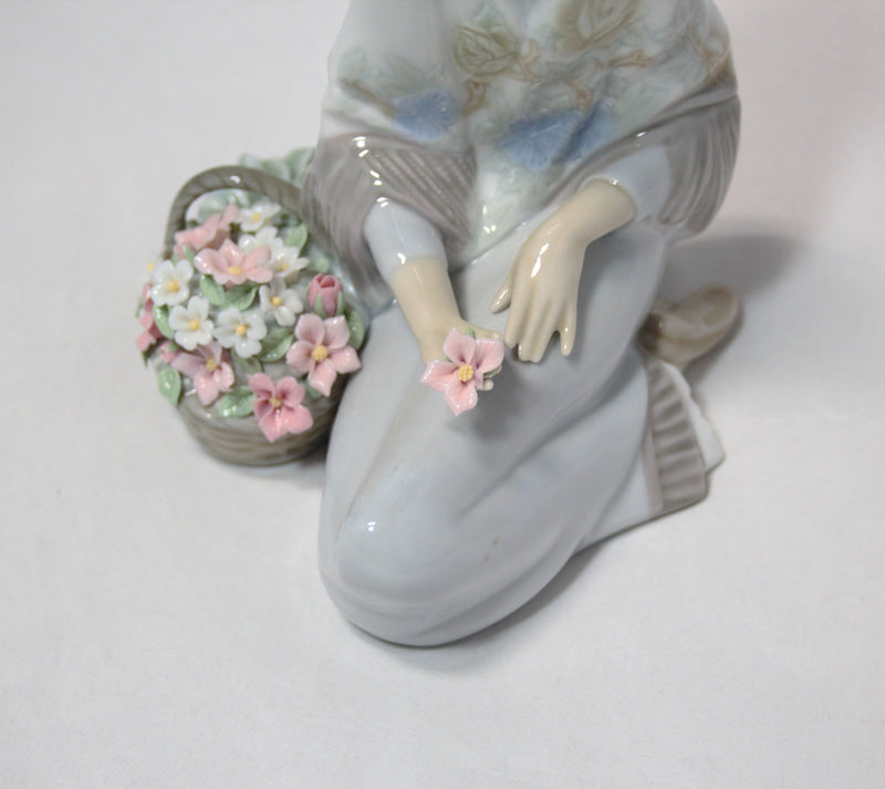 Lladró Figurine: 7607 Flower Song|As Is Figurine with worn box