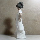 Lladró Figurine: Nao 1110 How Pretty!