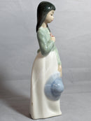 Lladró Figurine: Nao 1119 Becky