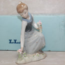 Lladró Figurine: 1172 Girl with Flowers
