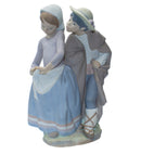Lladró Figurine: 1188 Little Couple Kissing
