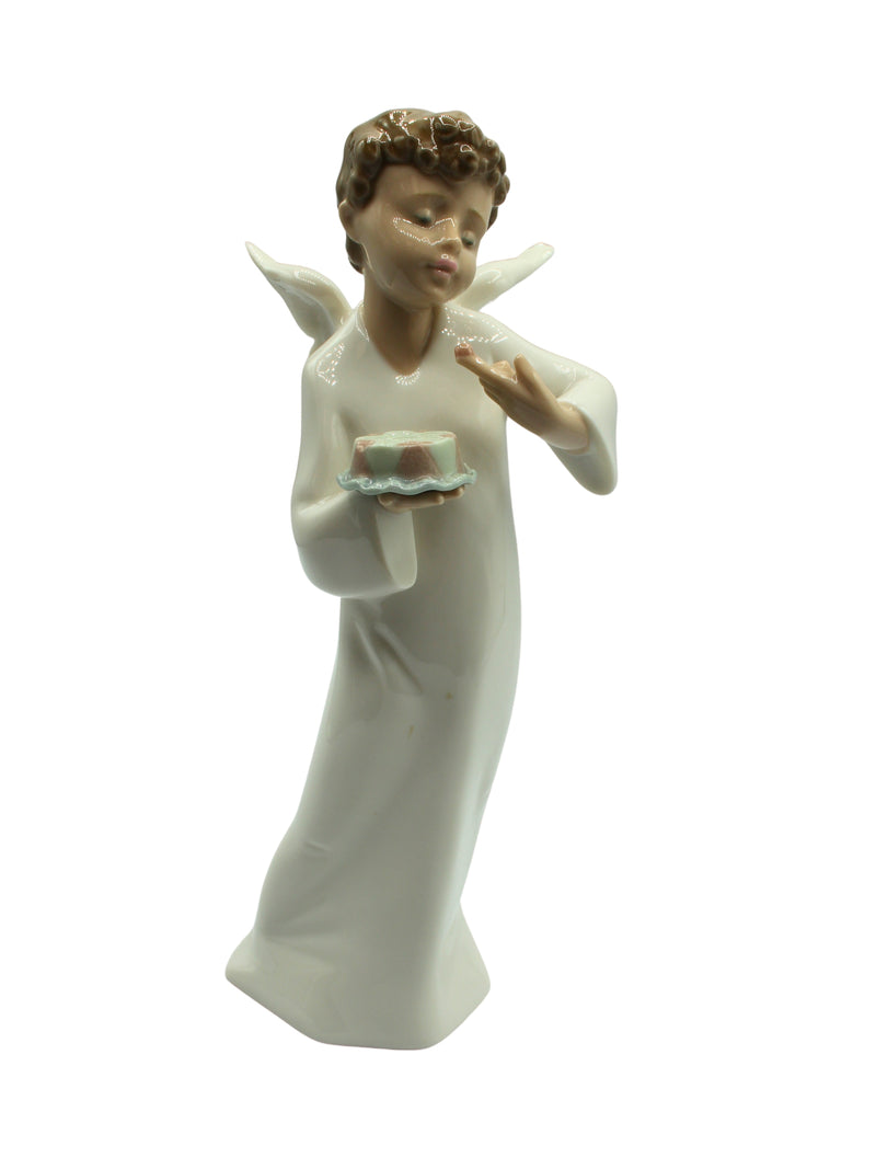 Nao by Lladró Figurine: 1260 Ceremony Angel