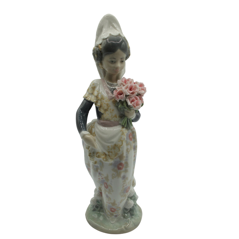 Lladró Figurine: 1304 Valencian Lady