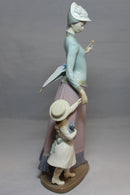 Lladró Figurine: 1353 Lady with Girl