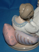 Lladró Figurine: 1606 Latest Addition