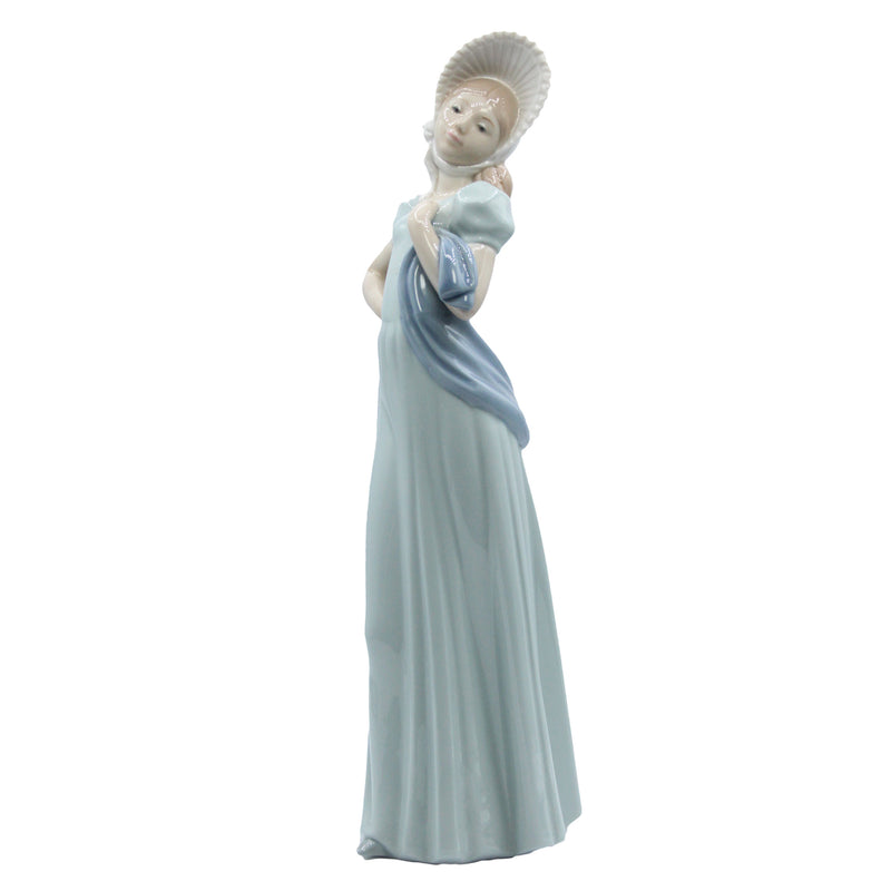 Nao by Lladró Figurine: 289 Genteel Lady