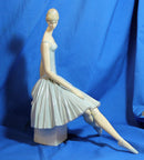 Lladró Figurine: 4559 Waiting Backstage