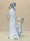 Lladró Figurine: 4779 Teaching to Pray