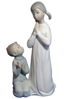 Lladró Figurine: 4779m Teaching to Pray Matte