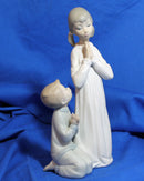 Lladró Figurine: 4779m Teaching to Pray Matte