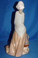 Lladró Figurine: 5081 Ceramic Seller Woman