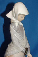 Lladró Figurine: 5081 Ceramic Seller Woman