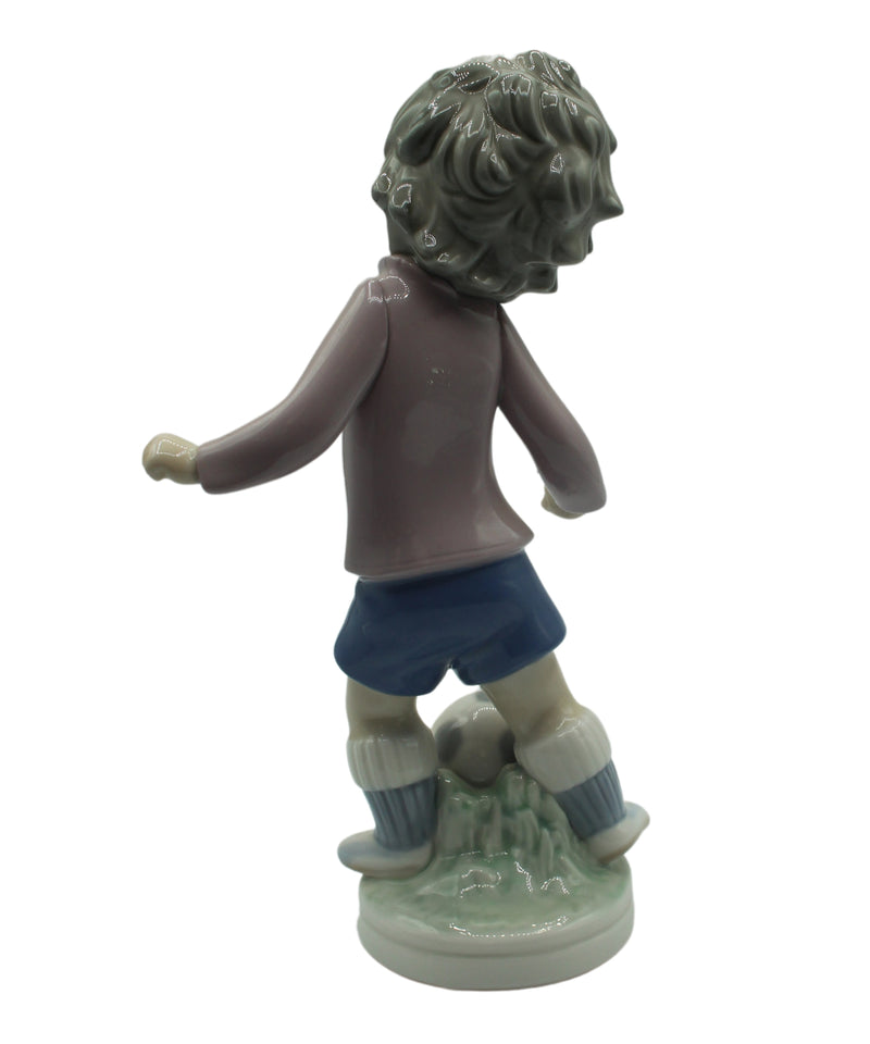 Lladró Figurine: 5135 Sports Billy Football Player