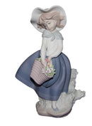 Lladró Figurine: 5222 Pretty Pickings - Matte