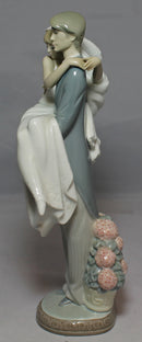 Lladró Figurine: 5282 Over the Threshhold