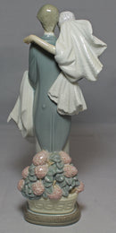 Lladró Figurine: 5282 Over the Threshhold