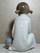 Lladró Figurine: Nao 564 Girl with Doll