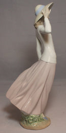 Lladró Figurine: 5682 Brezzy Afternoon