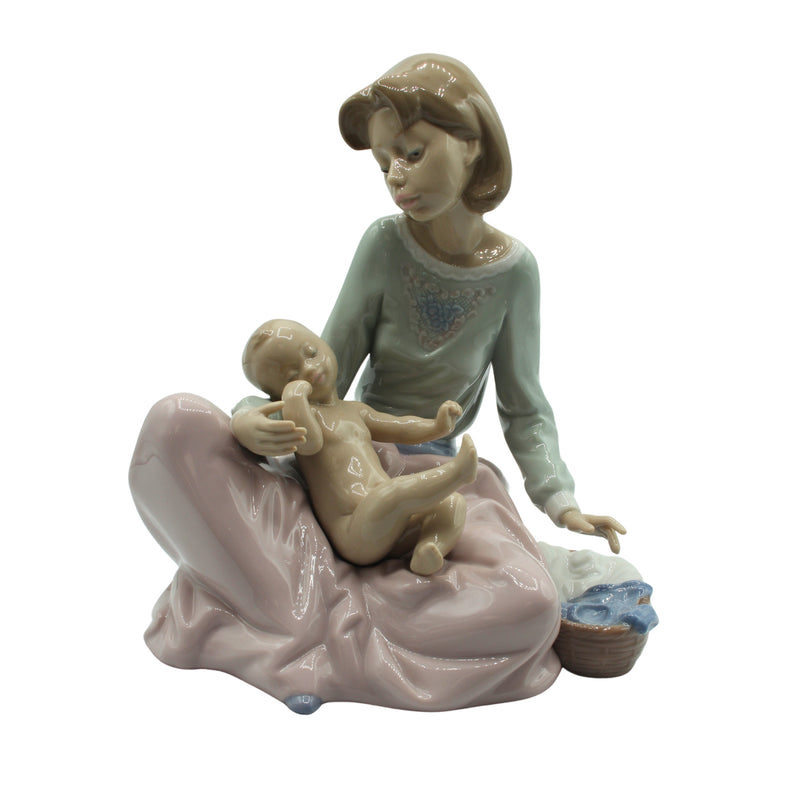 Lladró Figurine: 5845 Dressing the Baby