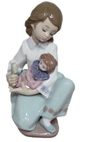 Lladró Figurine: 5990 Thoughtful Caress