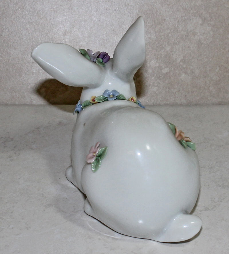 Lladró Figurine: 6098 Attentive Bunny