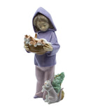 Lladró: 6102 Mother's Little Helper