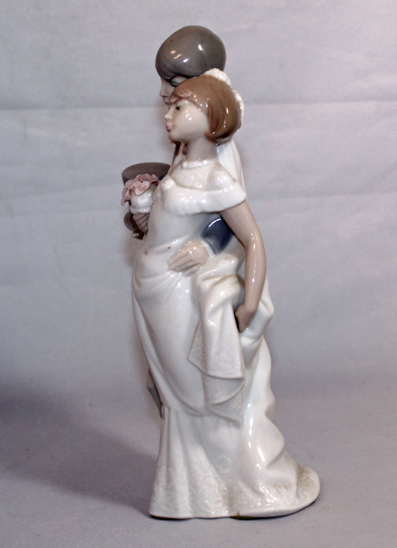 Lladró Figurine: 6164 Wedding Bells