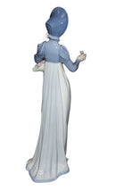 Lladró Figurine: 6427 A Flower for You