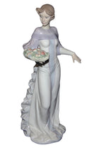 Lladró Figurine: 6621 Winter Love