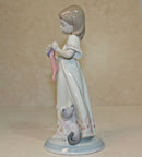 Lladró Figurine: 6669 A Stocking for Kitty