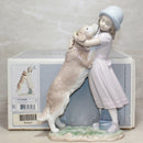 Lladró Figurine: 6903 A Warm Welcome