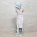 Lladró Figurine: 6903 A Warm Welcome
