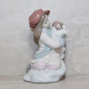 Lladró Figurine: 8265 I'll Keep you Warm