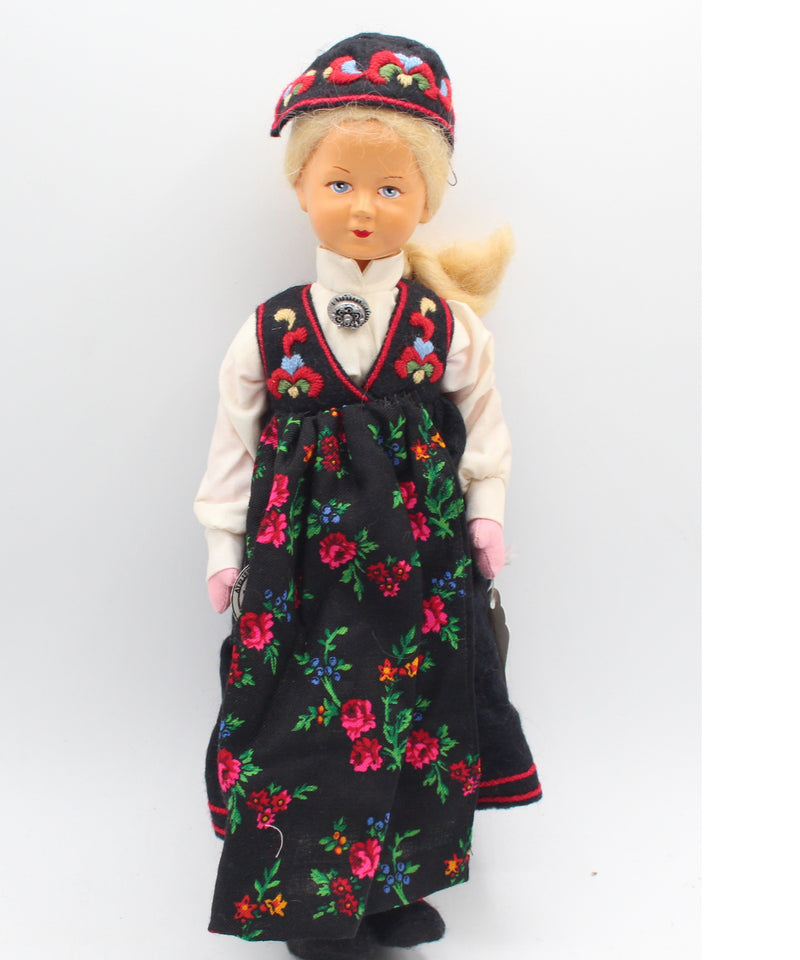 Ronnaug Petterssen's Etterfolger Kari Steenfeldt-Foss Dolls