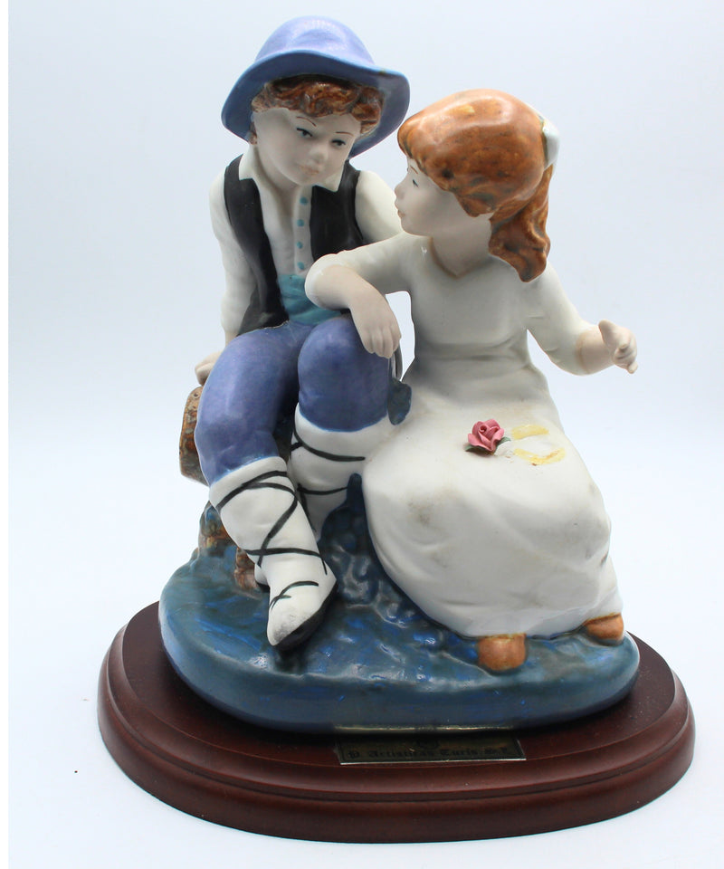 Porcelanas Artisticas Turis Boy Girl Seated
