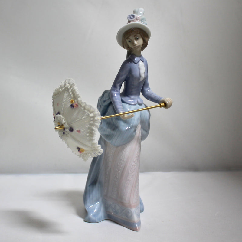 Lladro Figurine 5686 On The Avenue | Missing Parasol
