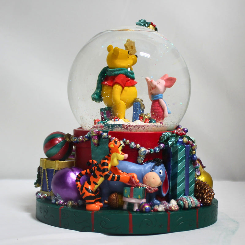 Disney:  Winnie the Pooh Snow Globe