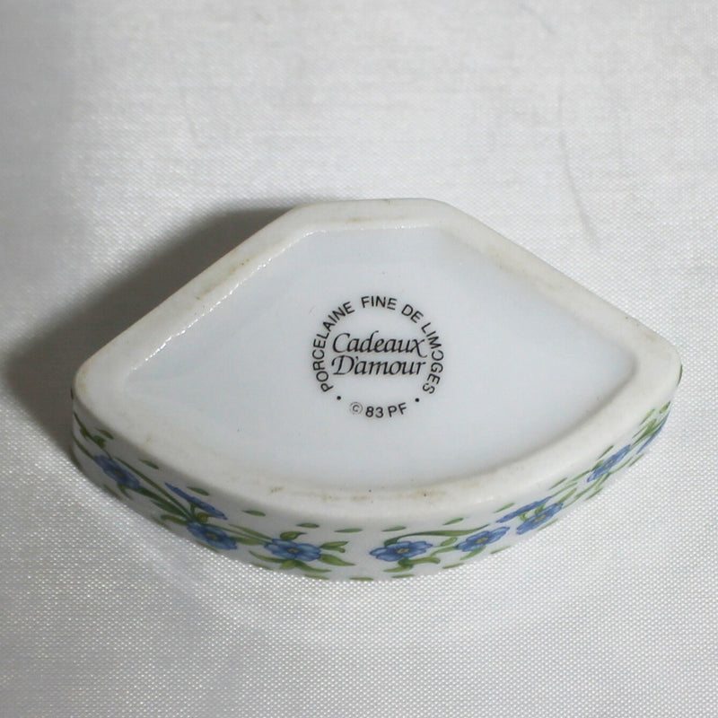 Cadeaux D'amour: Limoges Porcelain Trinket Box