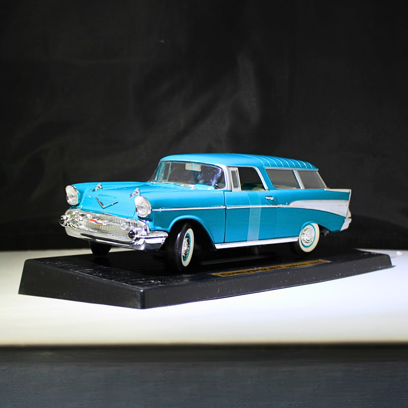 Road Tough Diecast Collection 1:18 Scale Teal 1957 Chevrolet Nomad Wagon