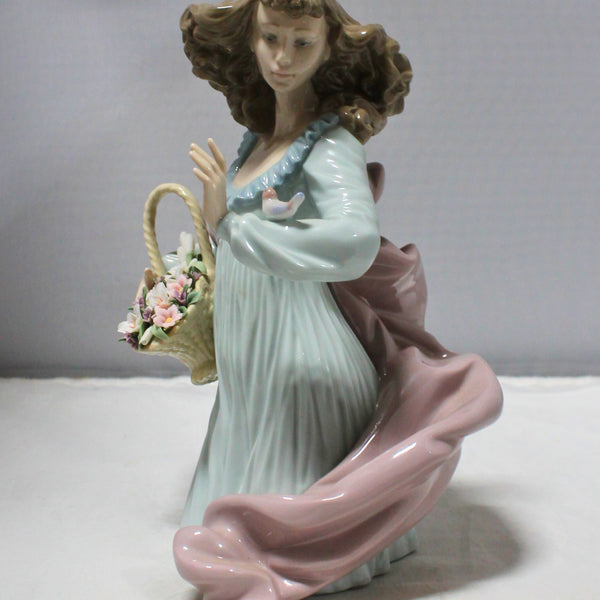 Lladró Porcelain Natures Beauty Figurine - 6252