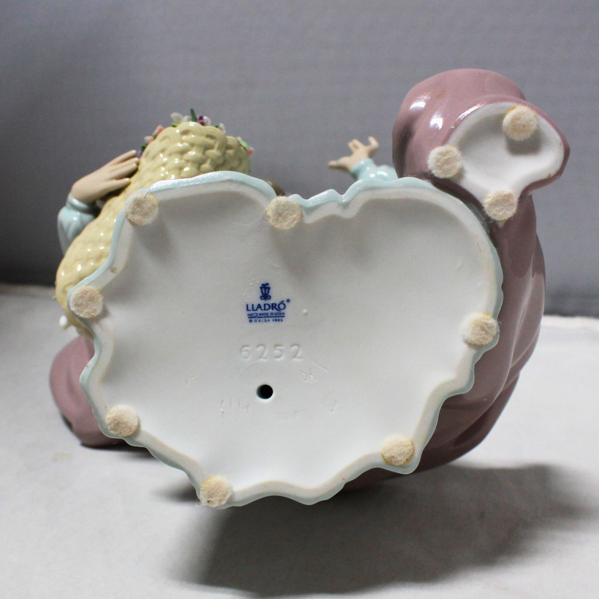 LLADRO社 マイフィアレデイー 定価172,800円 Our Lady Of The Forsaken Figurine. Numbered Edition