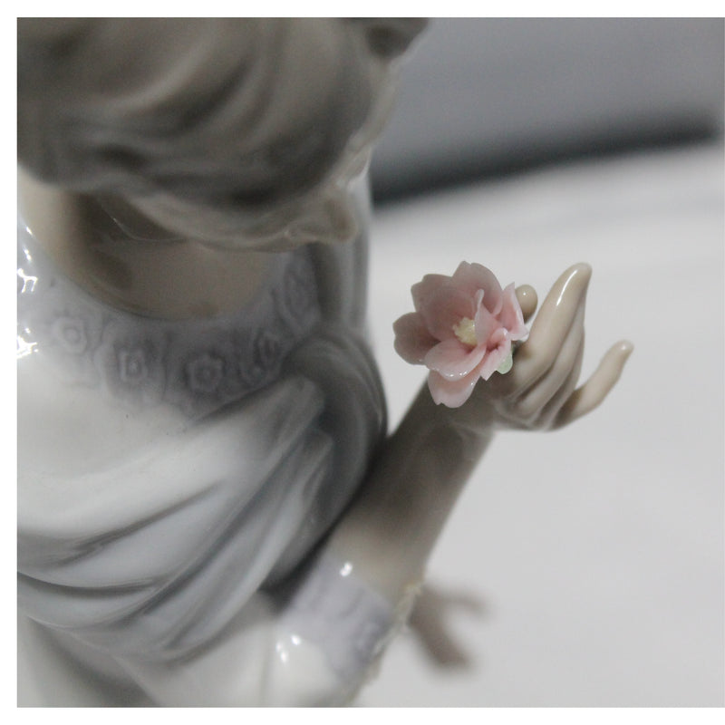 Lladró Figurine: 6981 A Grandmother's Love | Glazed Finish | Please Read