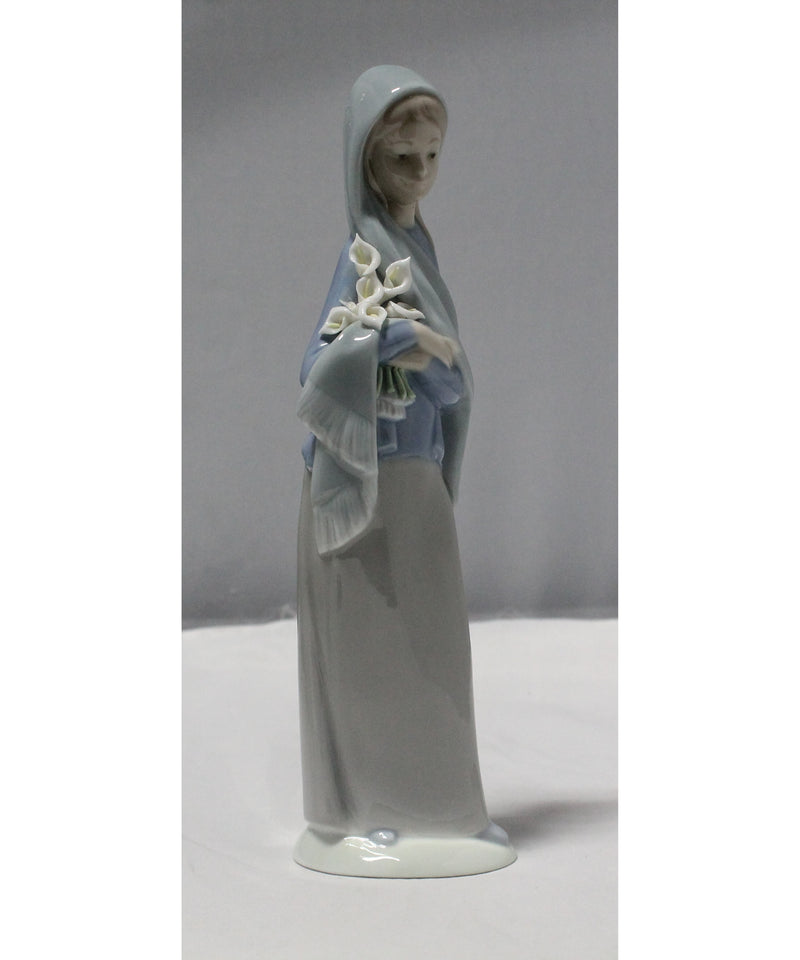 Lladró Figurine: 4650 Girl With Calla Lillies | Glazed Finish | Please Read